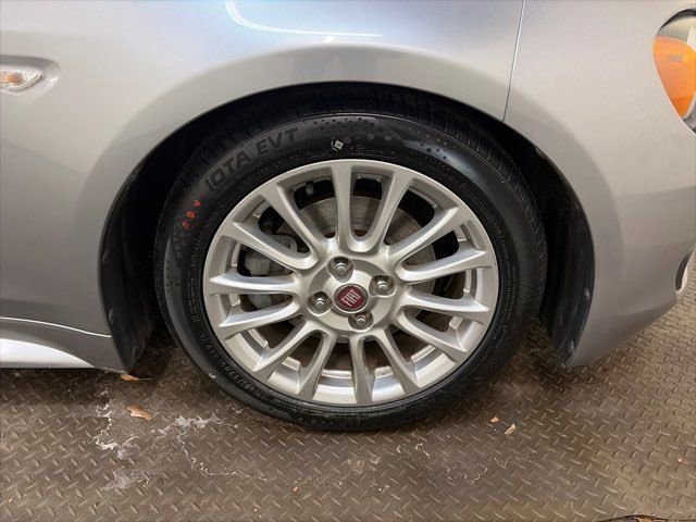 Used 2017 FIAT 124 Spider Classica image 28