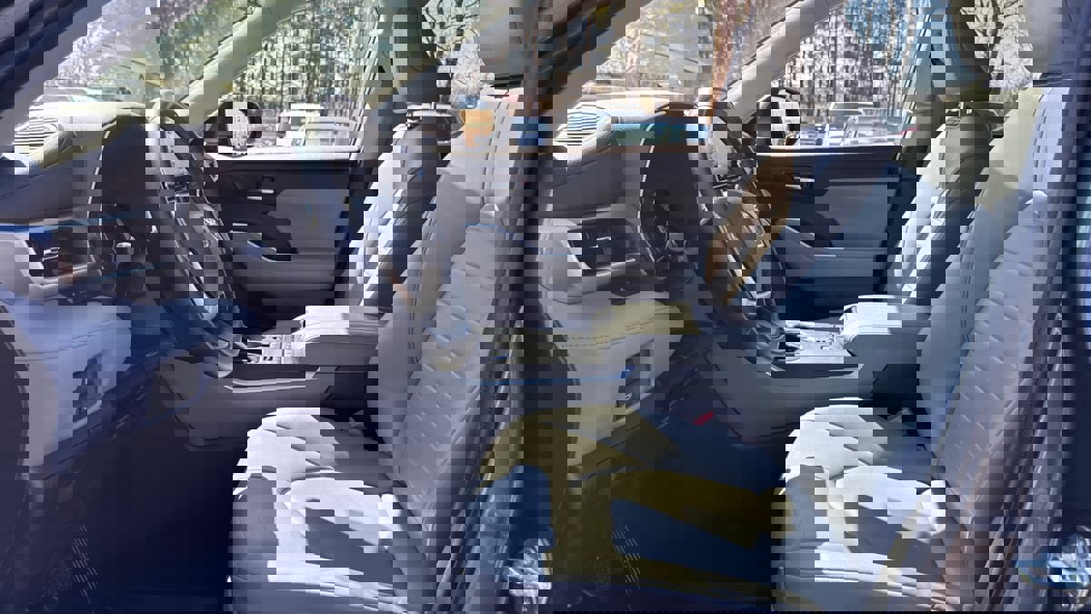 Used 2022 Toyota Highlander XLE image 9