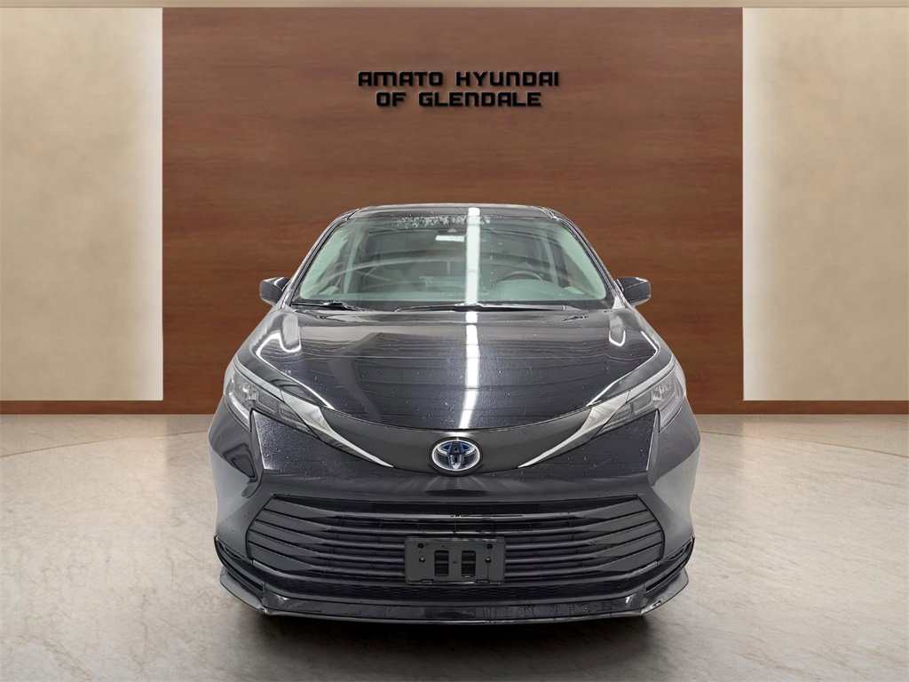 Used 2024 Toyota Sienna LE image 9