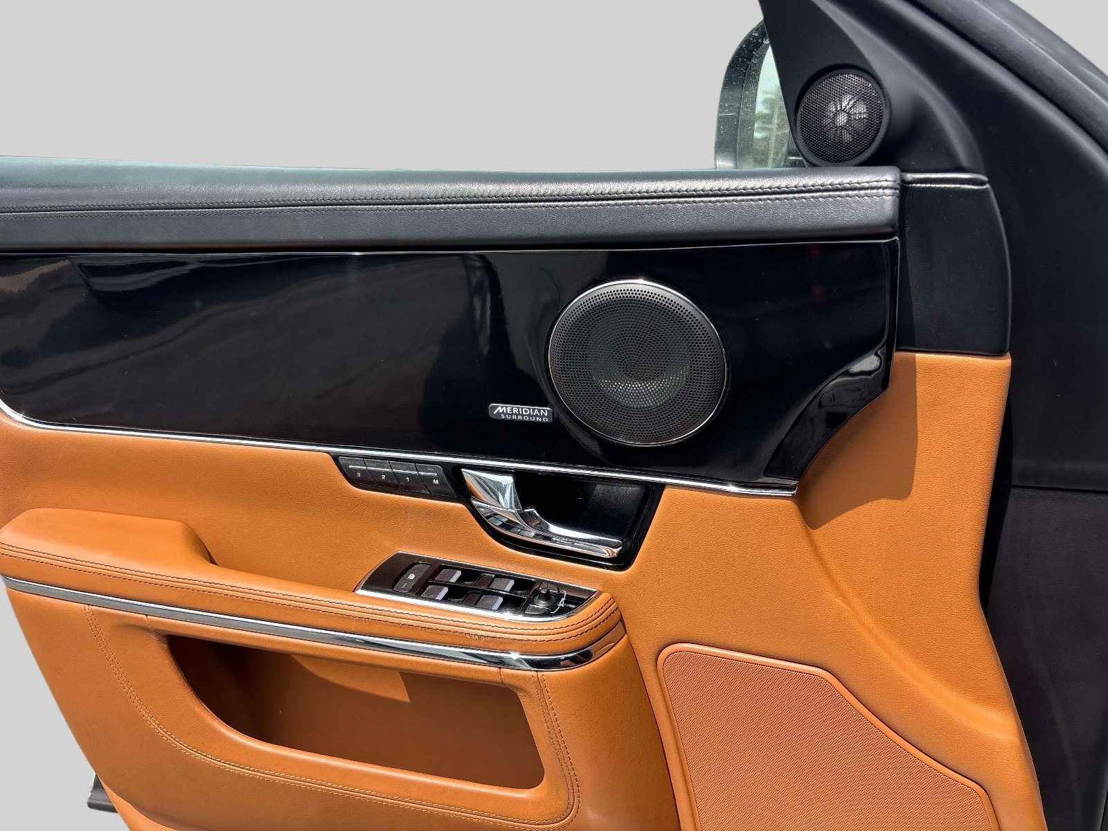 Used 2013 Jaguar XJ AWD image 17