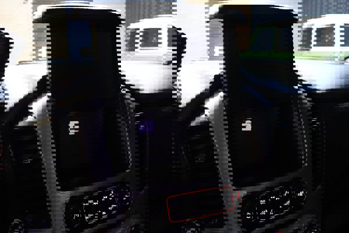 Used 2015 GMC Yukon SLT w/ HD Trailering Package image 55