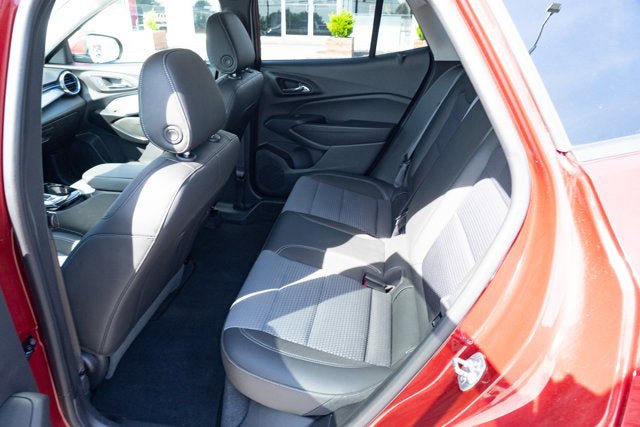 Used 2025 Chevrolet Trax LT FWD image 27