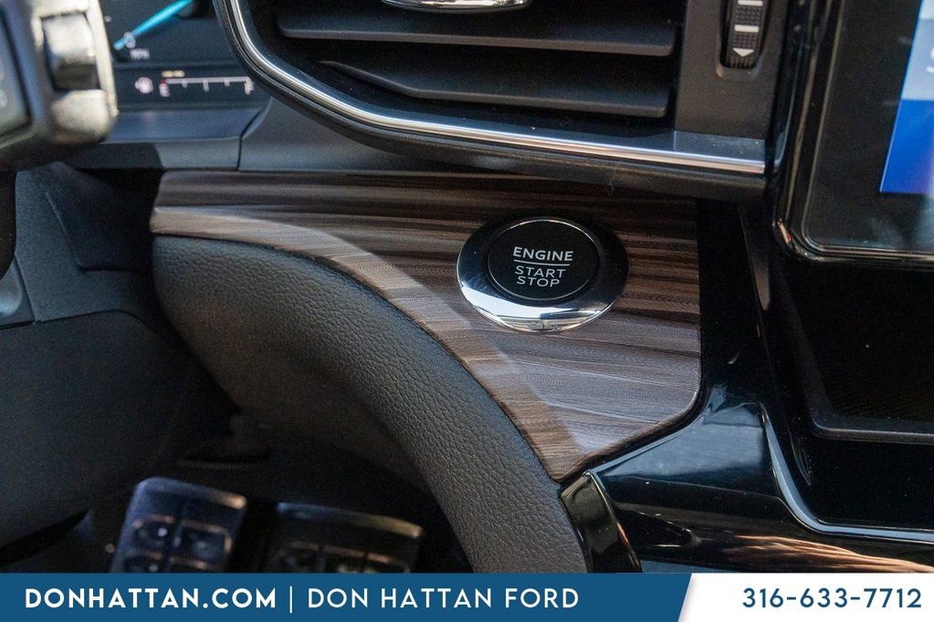 Used 2022 Ford Explorer Limited w/ Equipment Group 301A image 11