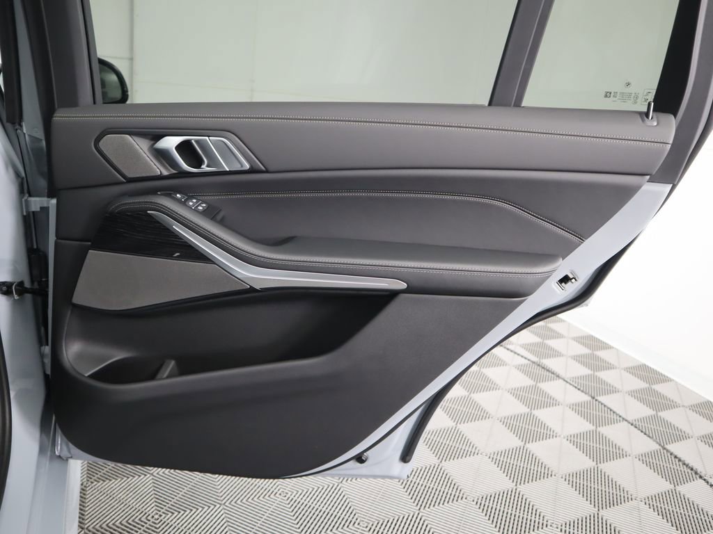 New 2026 BMW X7 M60i image 29