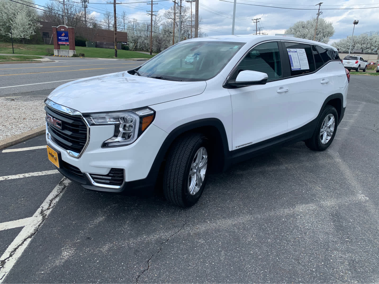 Used 2023 GMC Terrain SLE image 3