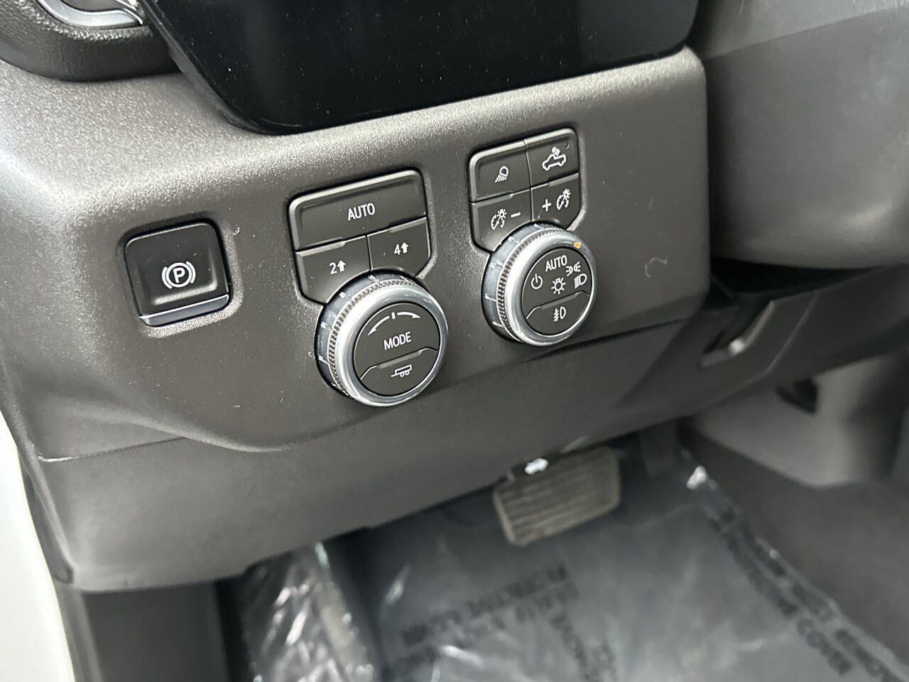 Used 2026 GMC Sierra 1500 SLT AWD/4WD image 19