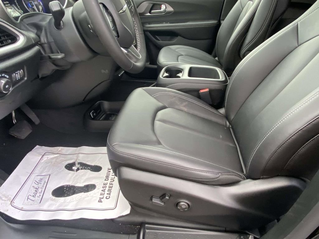 New 2026 Chrysler Pacifica Select image 36