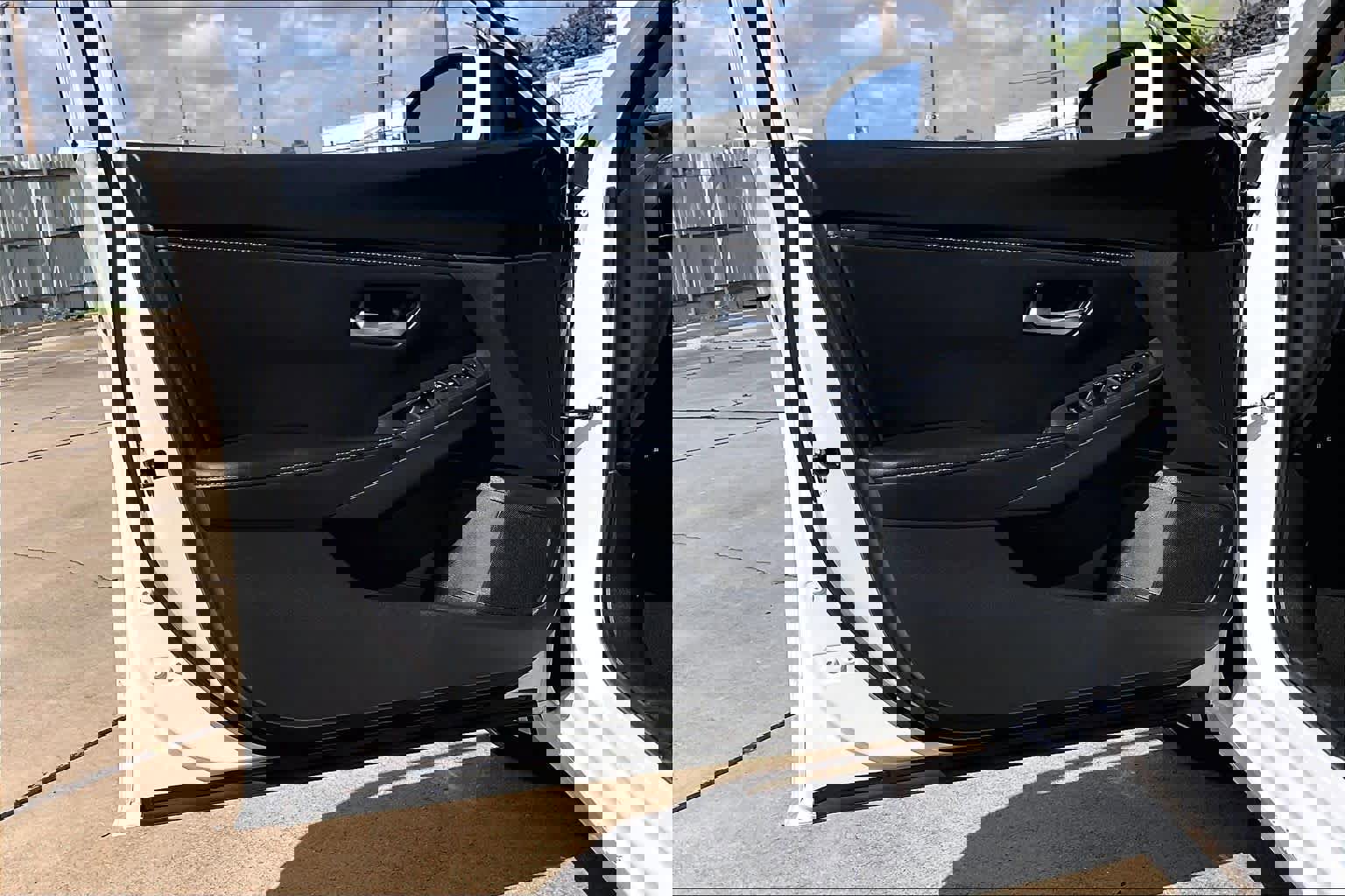 Used 2024 Nissan Sentra SV image 23