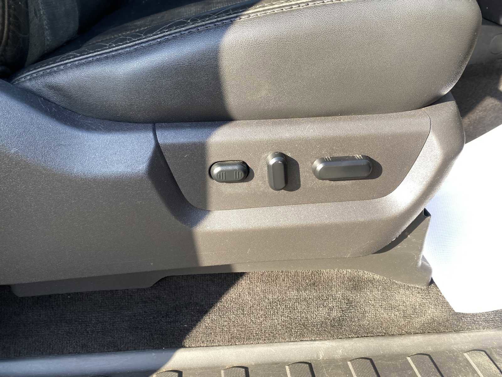 Used 2011 Ford F350 Lariat w/ Lariat Interior Pkg image 24