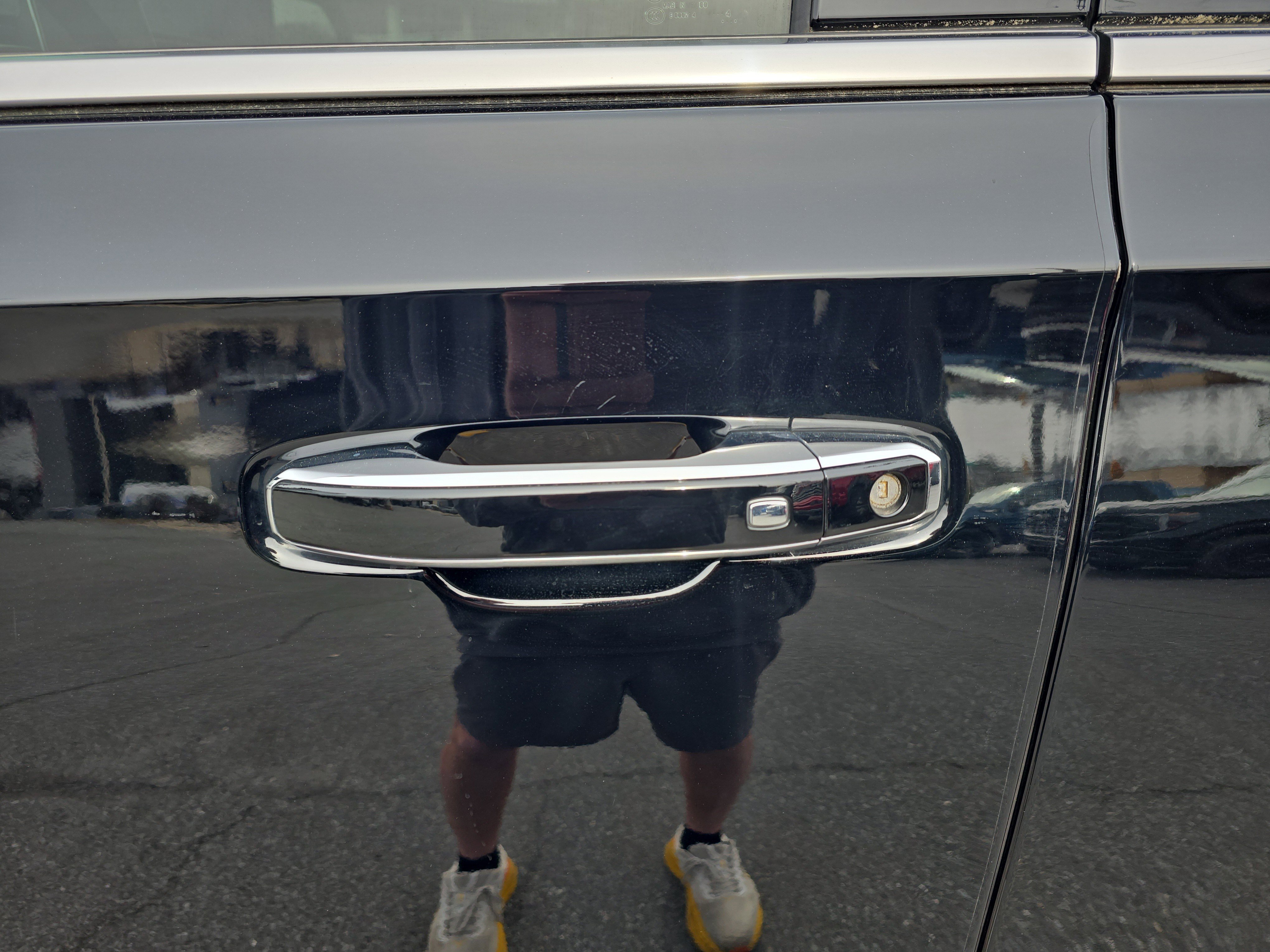 Used 2024 GMC Yukon SLT w/ SLT Luxury Package image 15