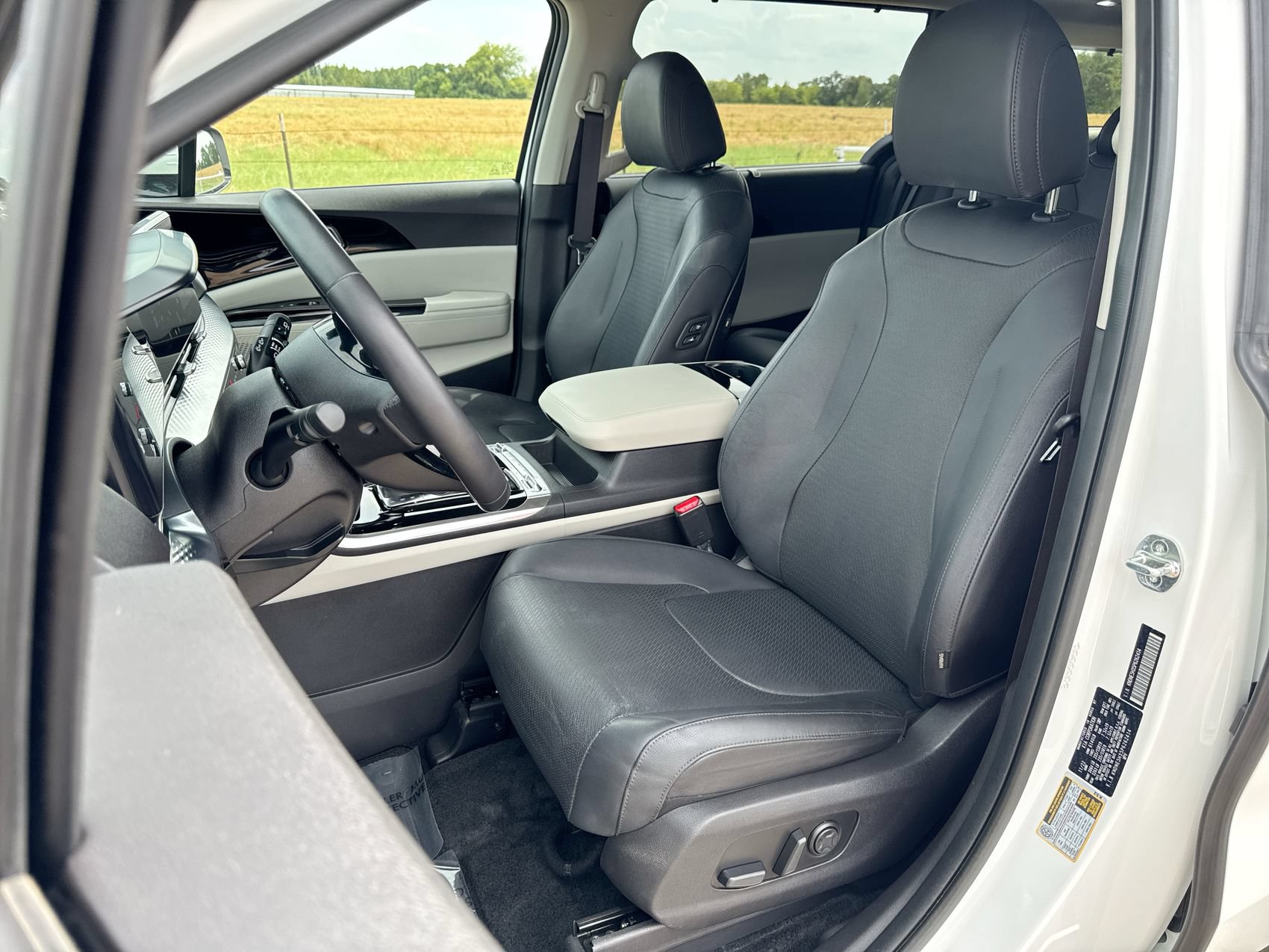 Used 2023 Kia Carnival SX Prestige FWD image 11