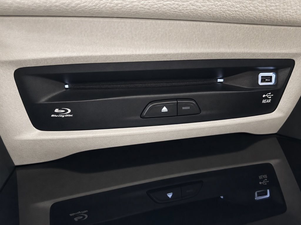 Used 2021 Chrysler Pacifica Limited w/ Uconnect Theater Family Group AWD/4WD image 31