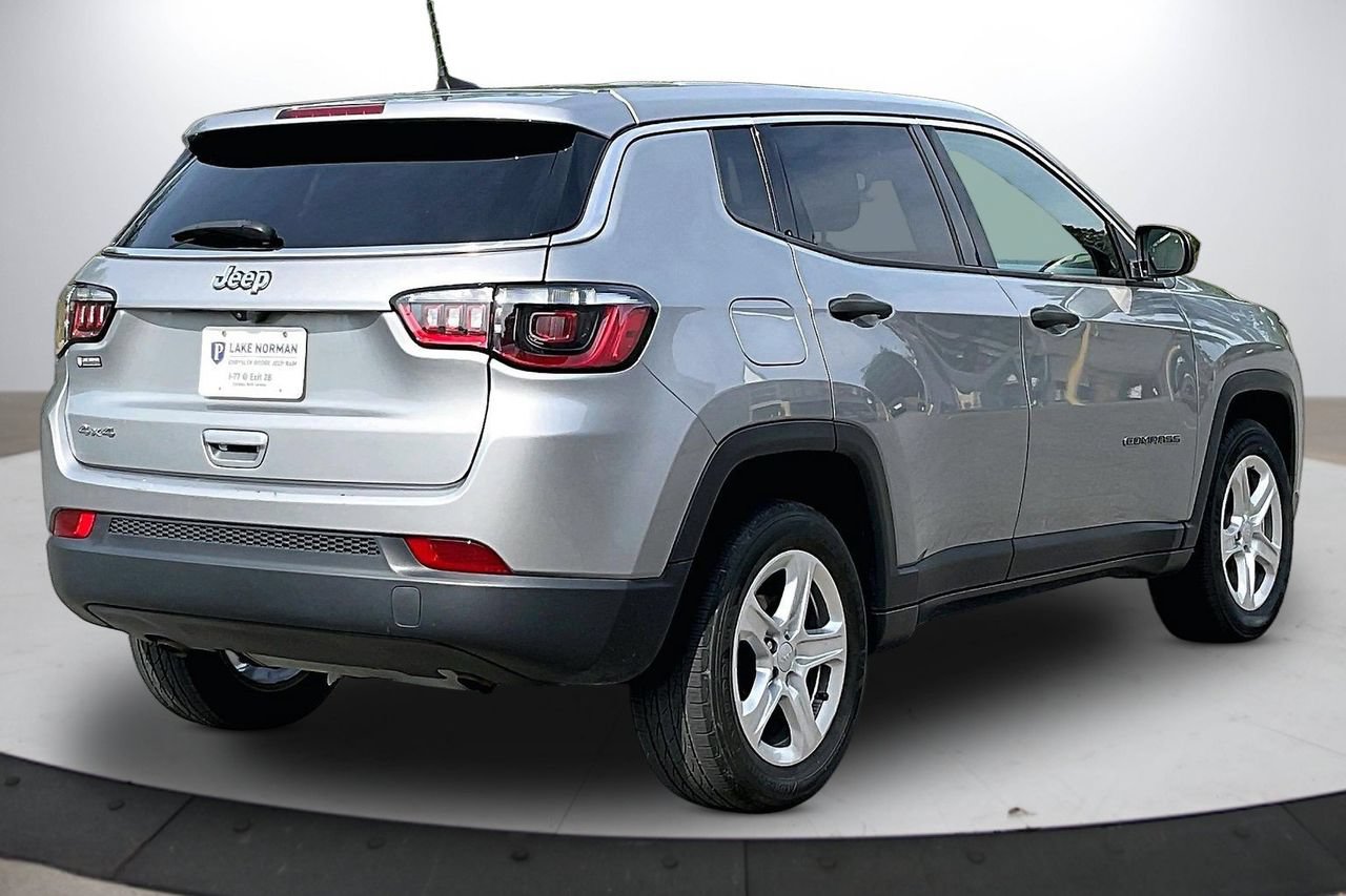 Used 2023 Jeep Compass Sport AWD/4WD image 9