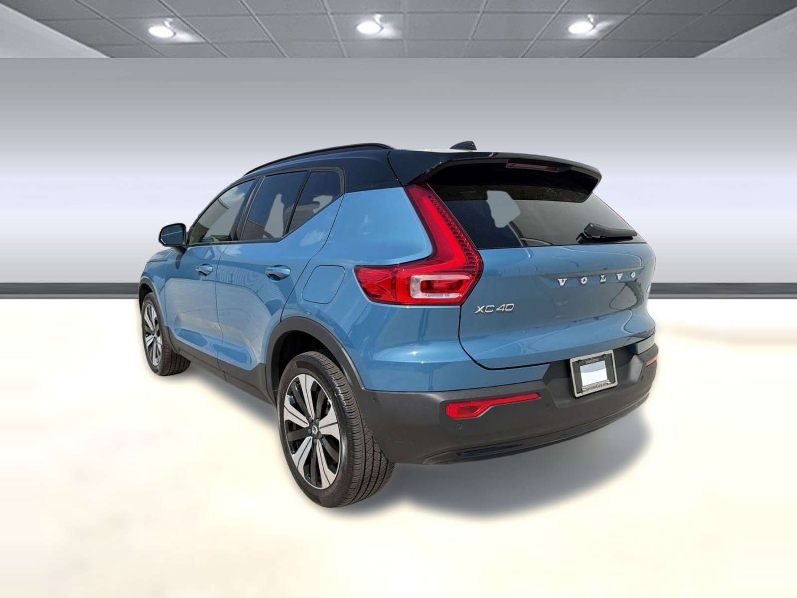 Certified 2023 Volvo XC40 Recharge Plus image 3