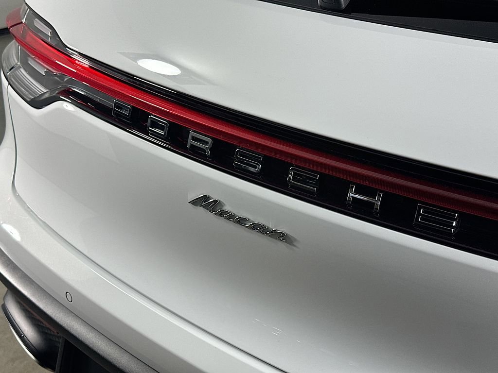 Certified 2025 Porsche Macan image 34
