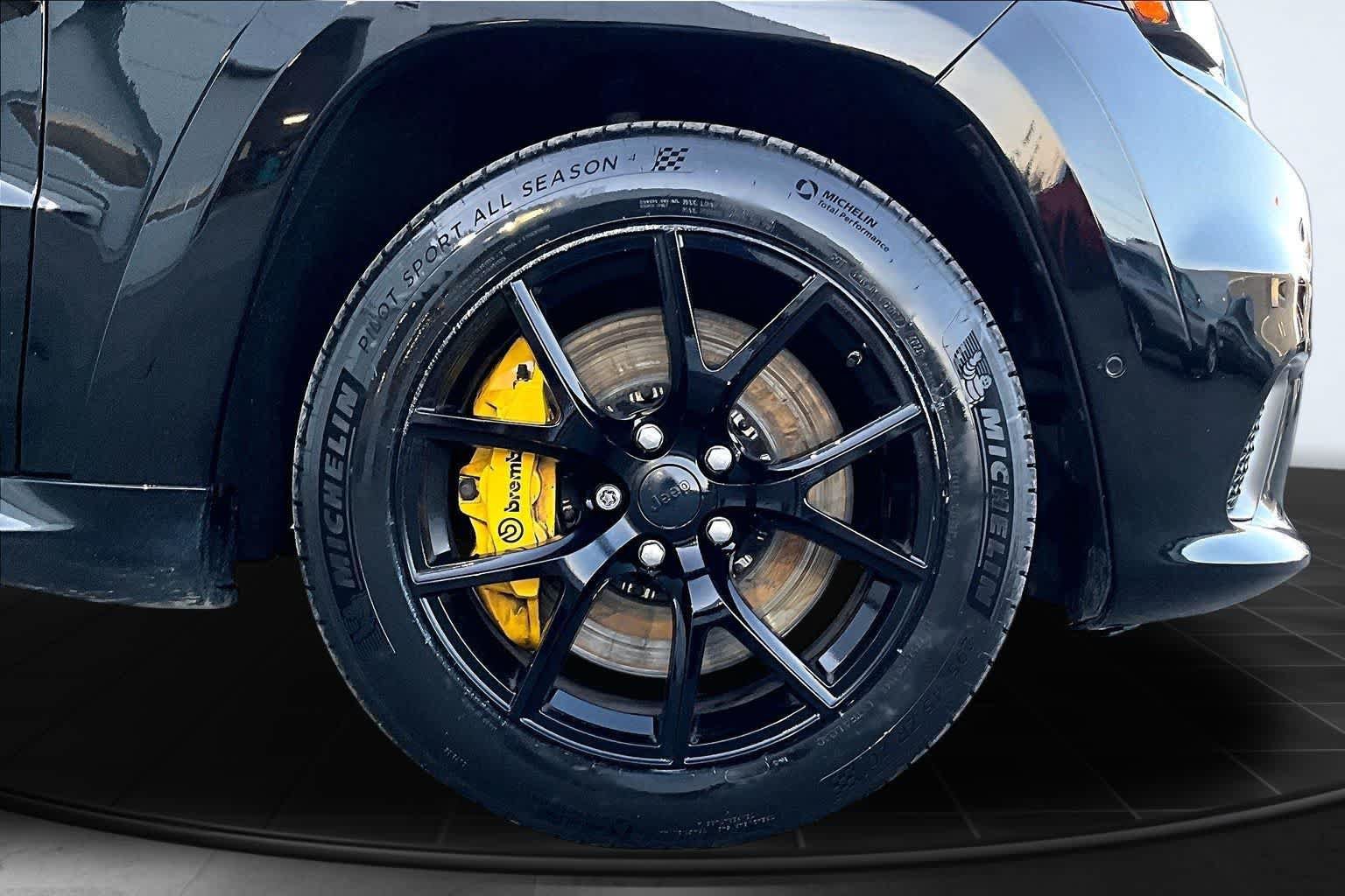 Used 2018 Jeep Grand Cherokee Trackhawk AWD/4WD image 34