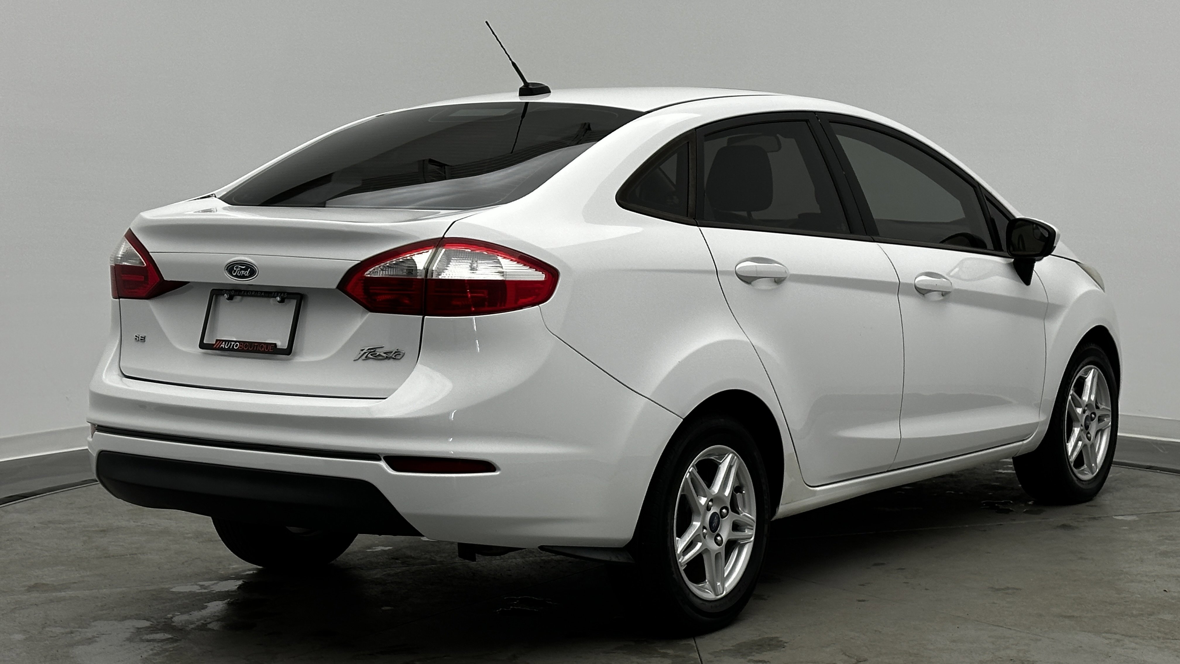 Used 2017 Ford Fiesta SE image 7