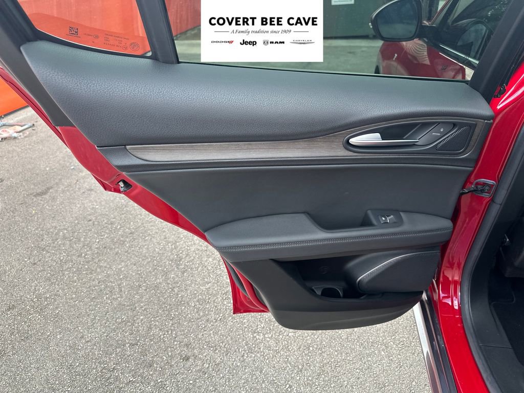 Used 2023 Alfa Romeo Stelvio Ti image 17