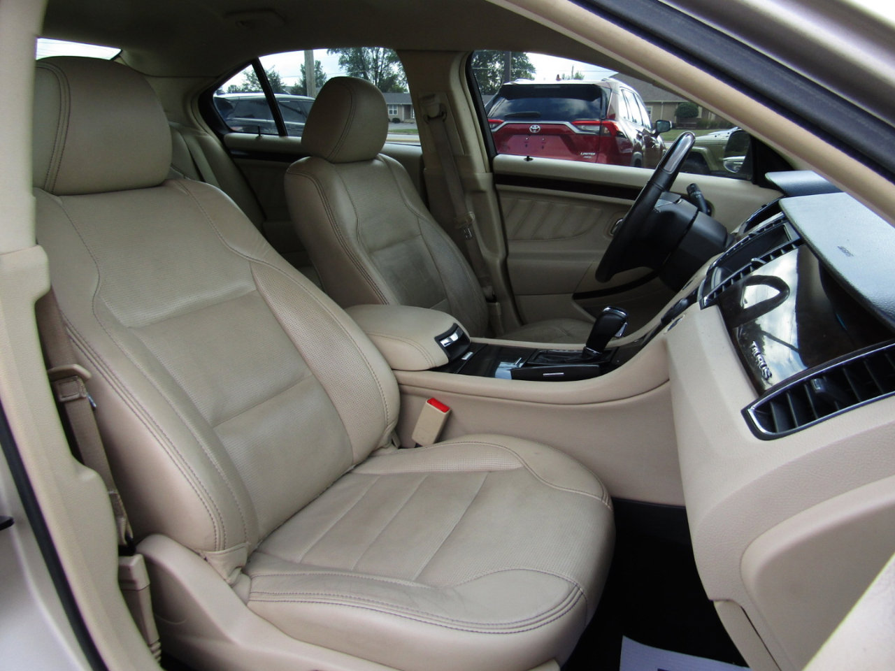 Used 2017 Ford Taurus Limited image 29