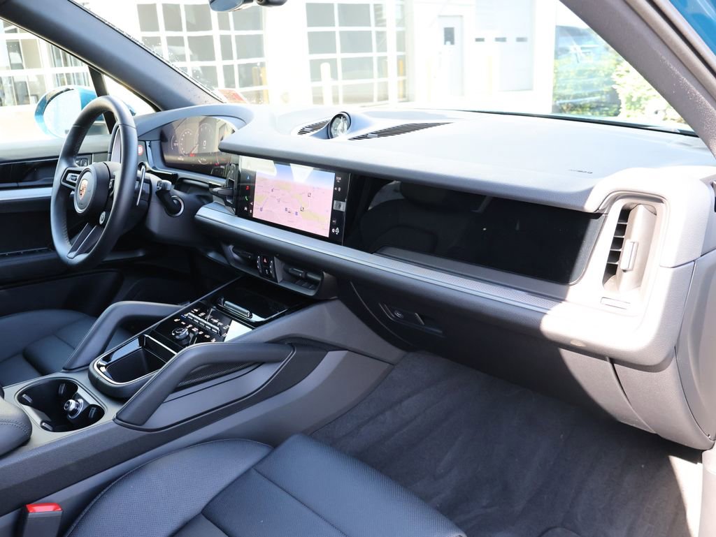 Used 2025 Porsche Cayenne S AWD/4WD image 10