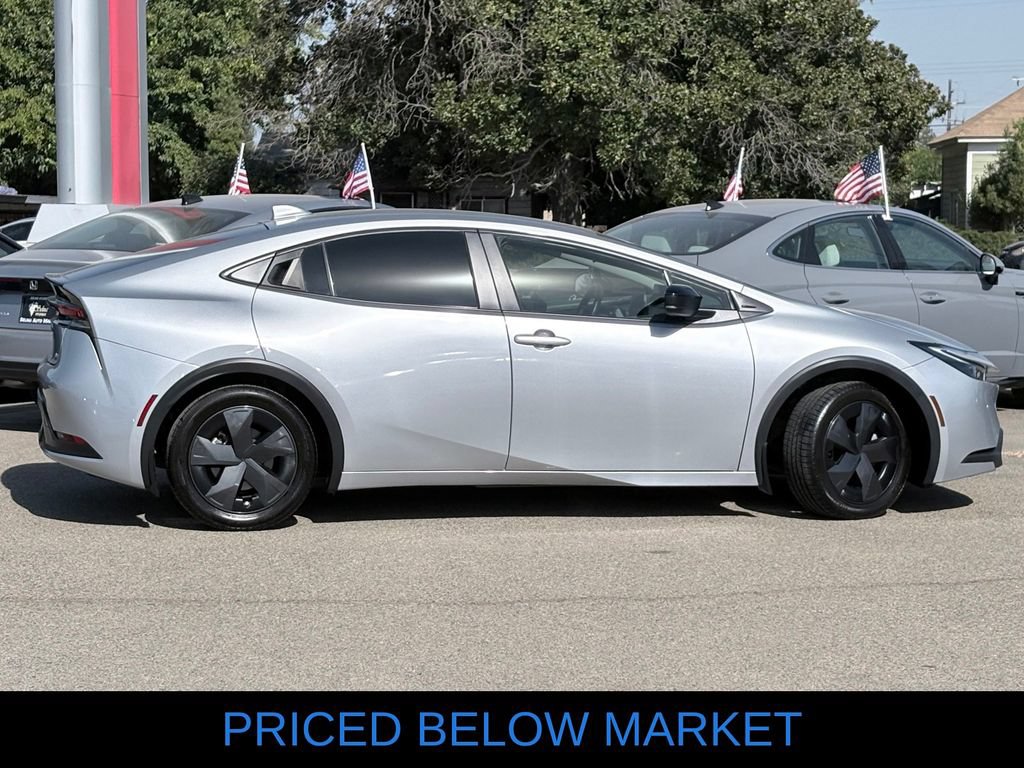 Used 2024 Toyota Prius LE FWD image 4