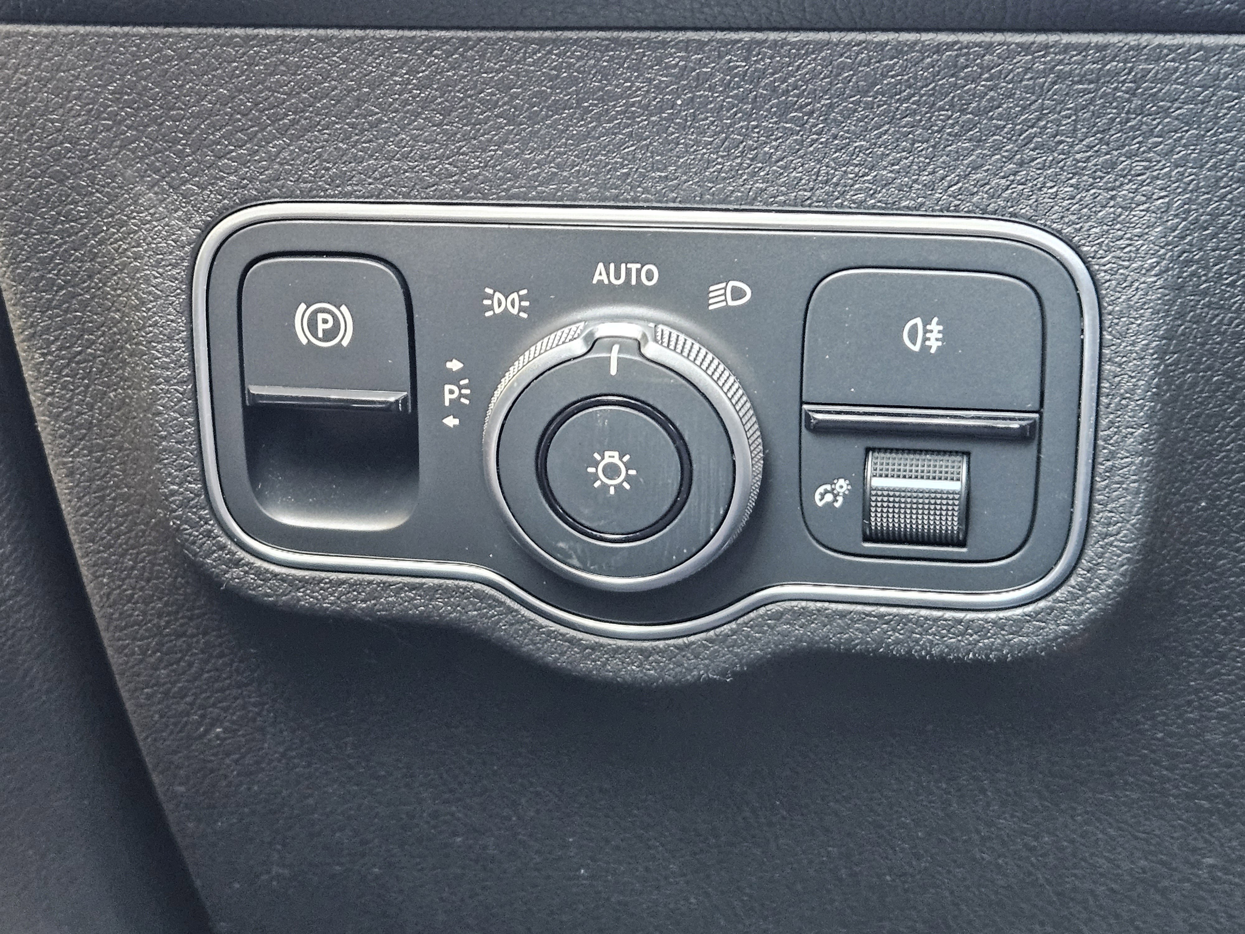 Used 2025 Mercedes-Benz GLB 35 AMG 4MATIC image 23