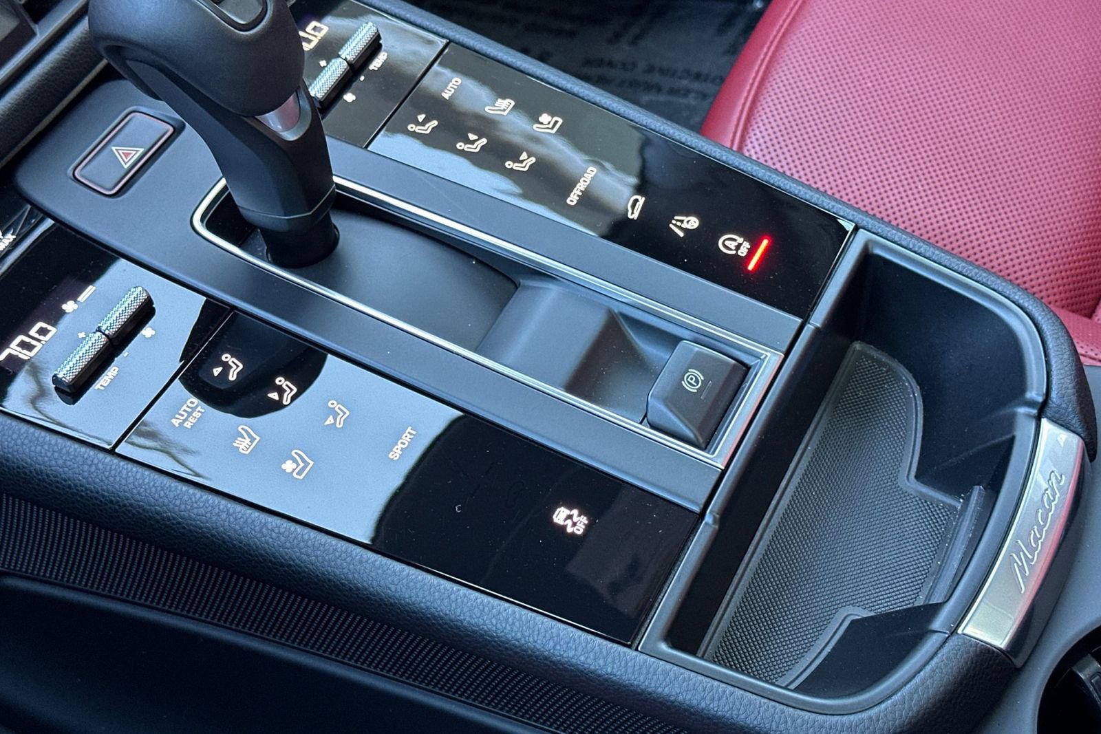 Used 2025 Porsche Macan image 26