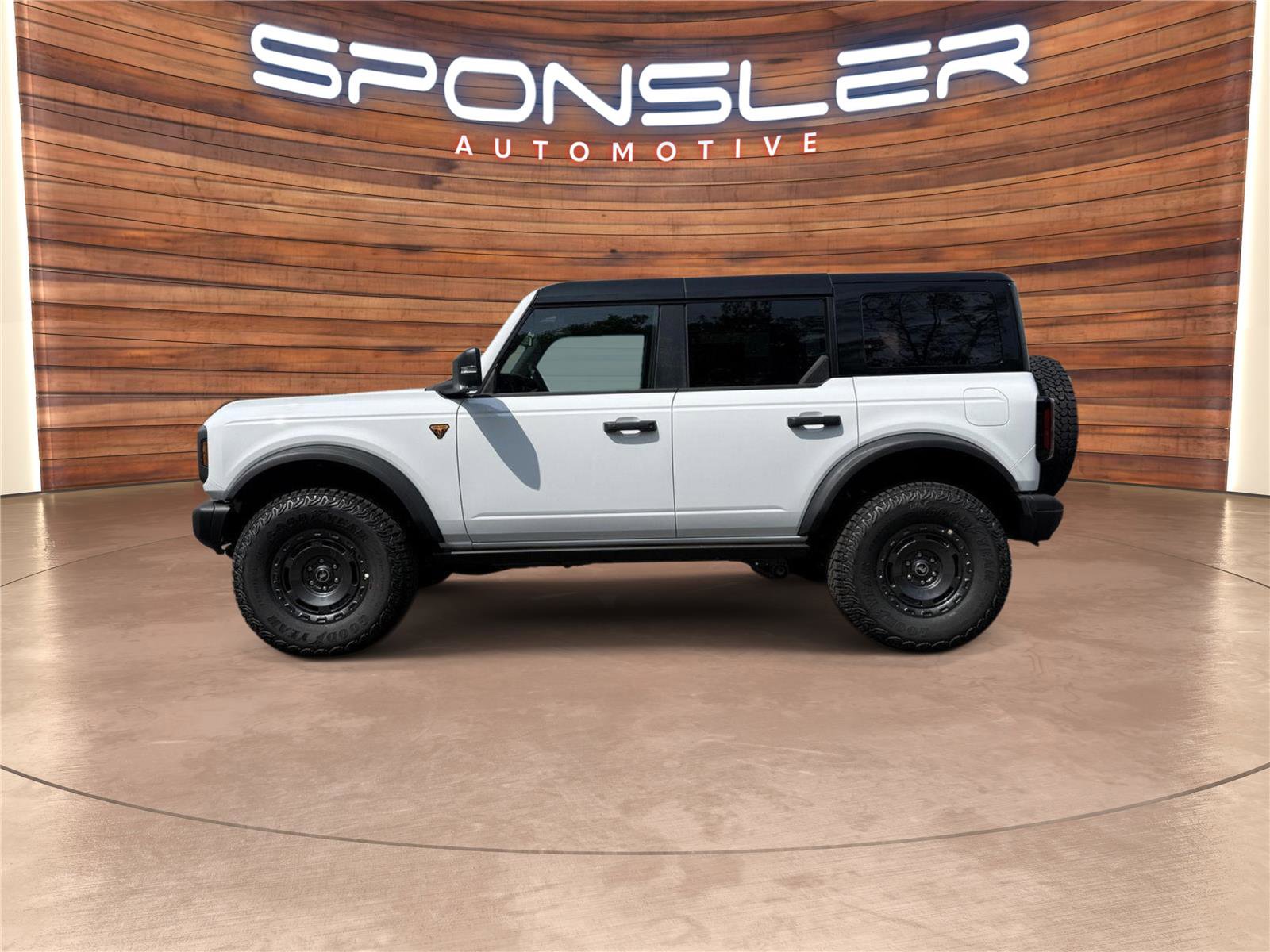 New 2025 Ford Bronco Badlands image 2