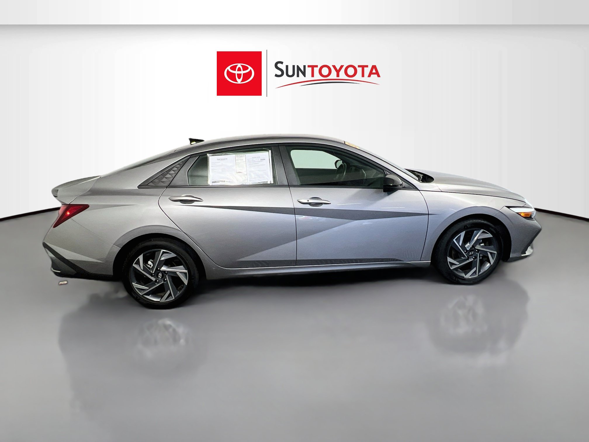 Used 2025 Hyundai Elantra Sport FWD image 2