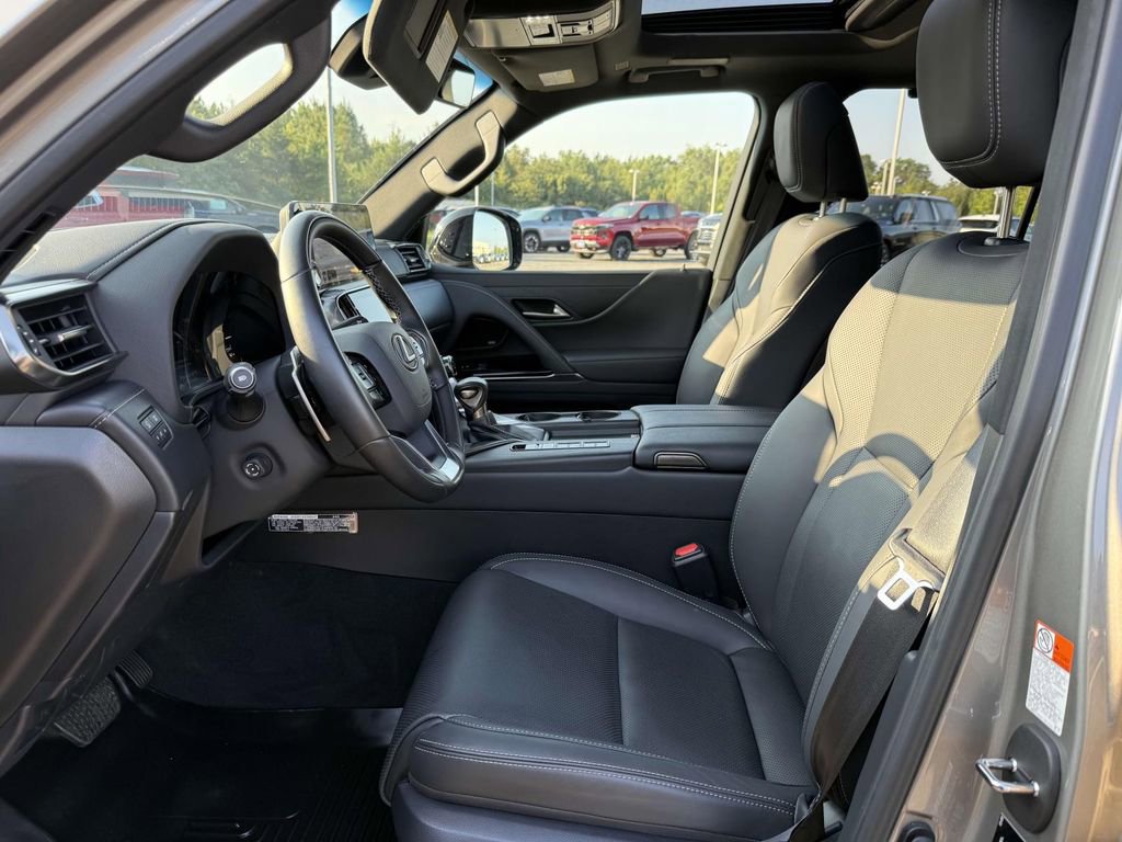 Used 2024 Lexus LX 600 4WD w/ Appearance Package image 13