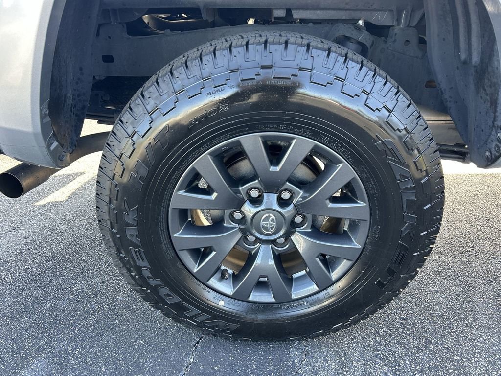 Used 2022 Toyota Tacoma SR5 w/ Technology Package image 15