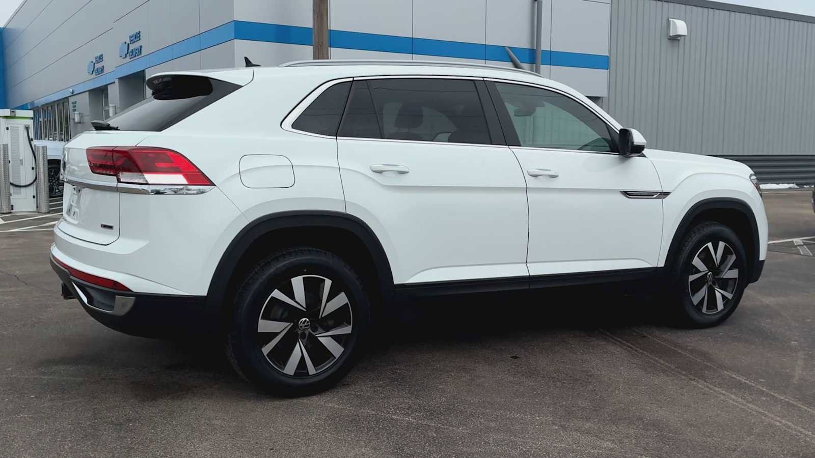 Used 2020 Volkswagen Atlas Cross Sport SEL image 2