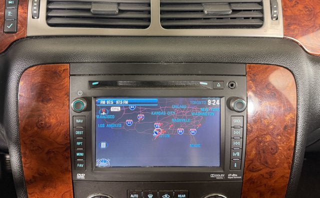 Used 2014 Chevrolet Suburban LT RWD image 15