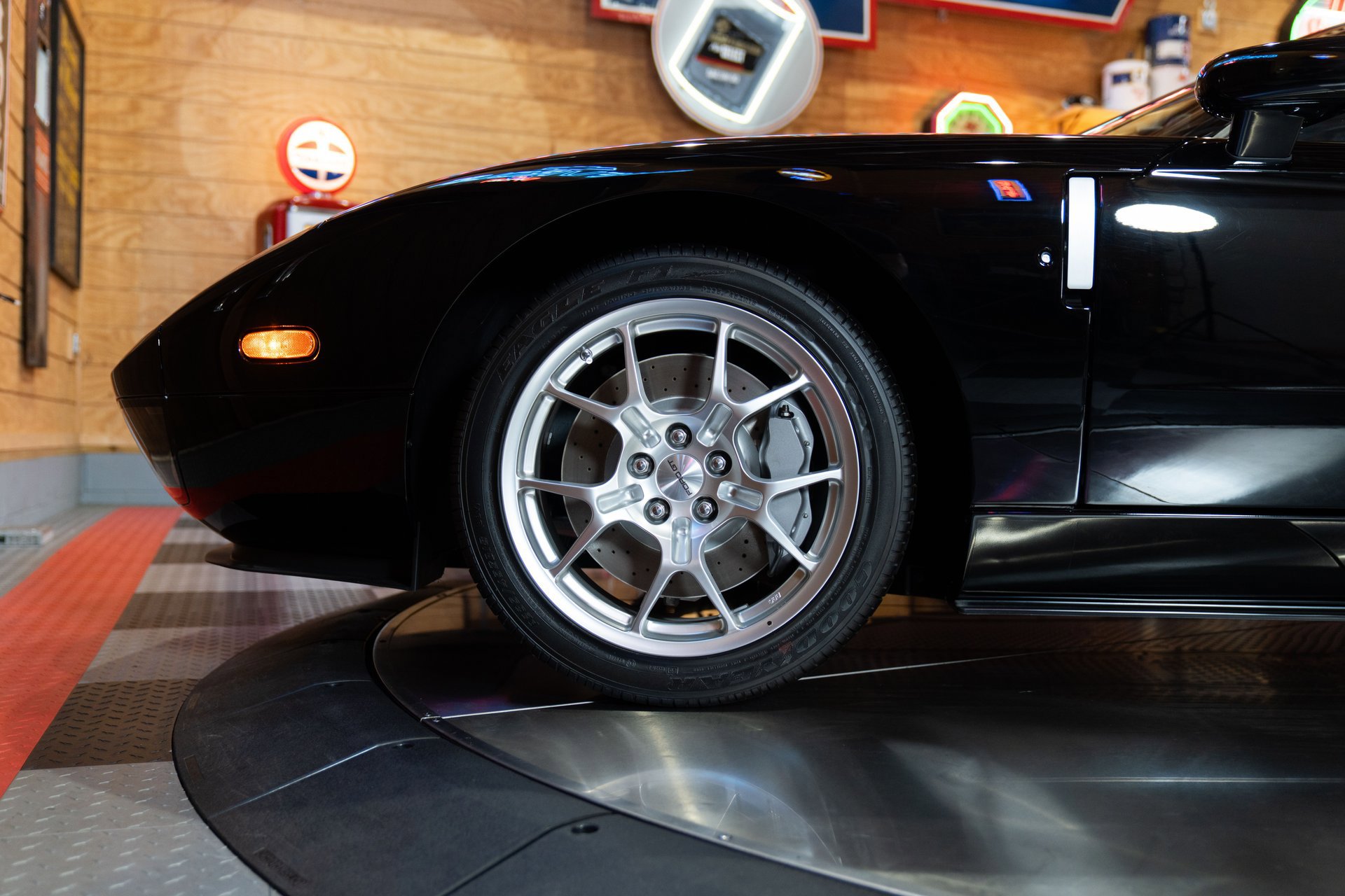 Used 2006 Ford GT image 18