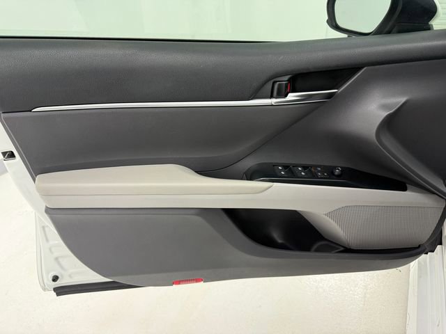 Used 2020 Toyota Camry LE image 28