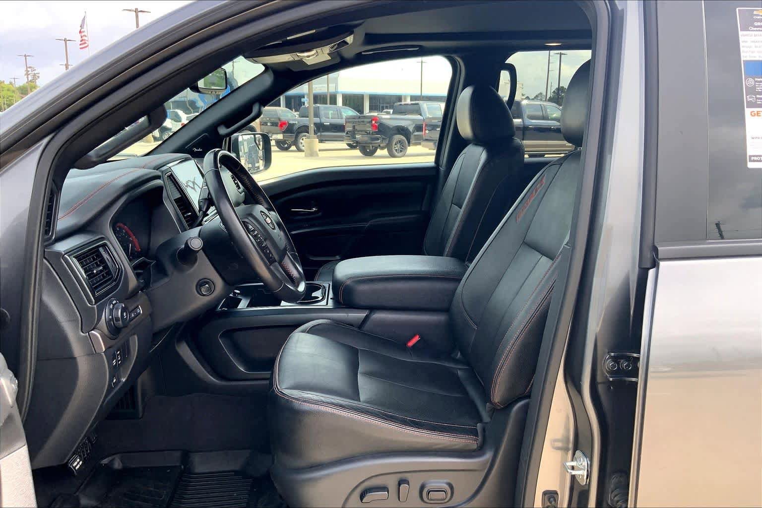Used 2022 Nissan Titan PRO-4X w/ Pro-4x Convenience Package image 8