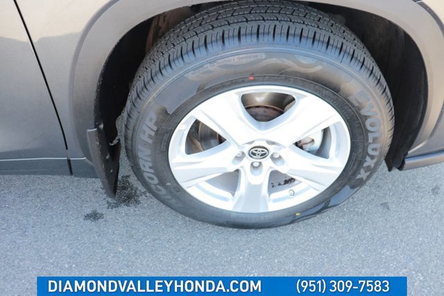 Used 2024 Toyota Highlander LE image 27