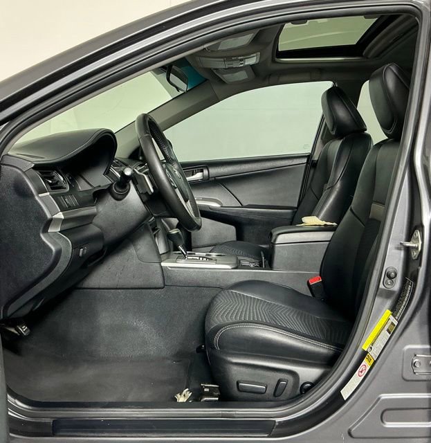 Used 2014 Toyota Camry SE FWD image 9