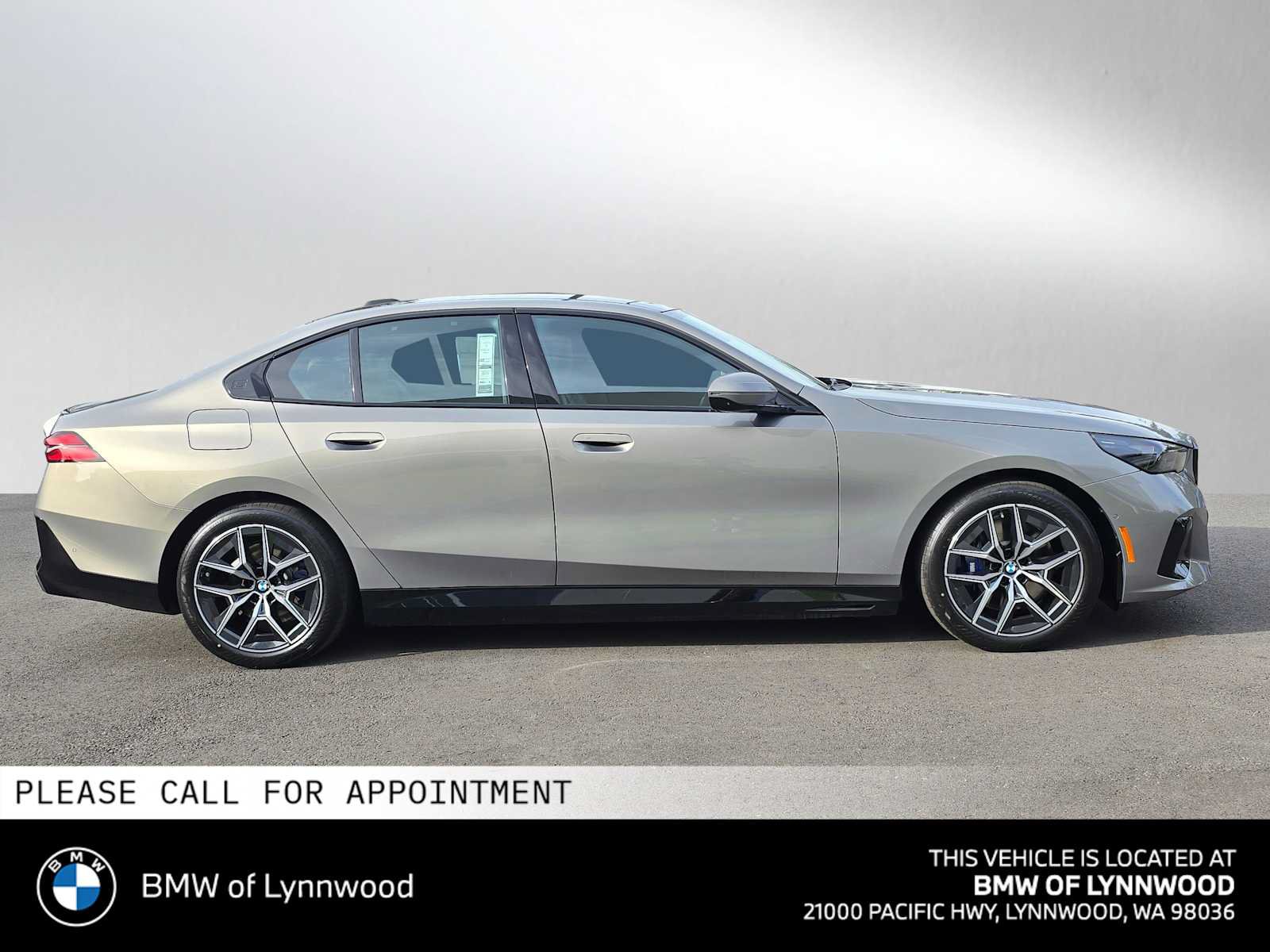 New 2027 BMW i5 xDrive40 AWD/4WD image 2