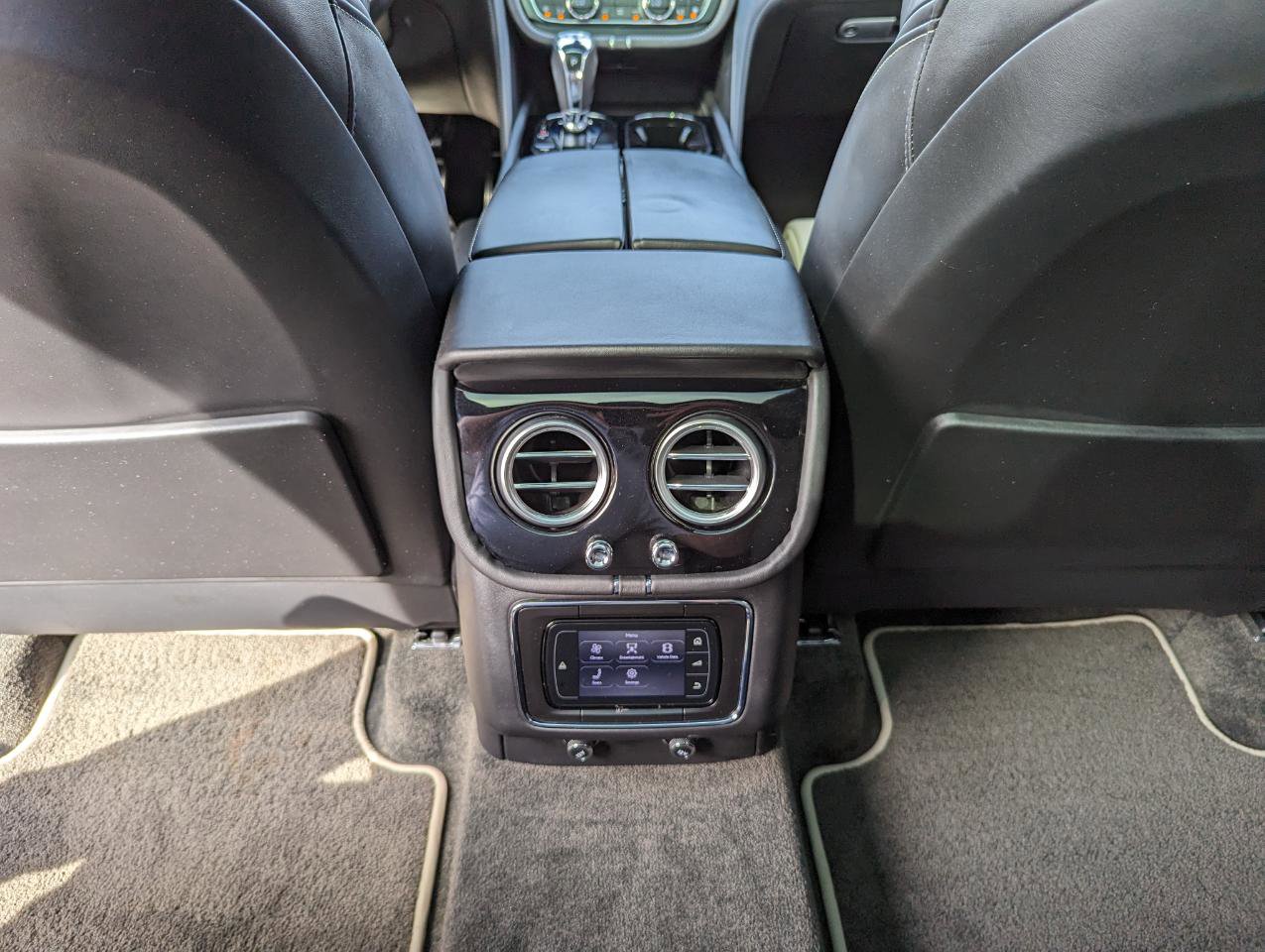 Used 2018 Bentley Bentayga Onyx Edition AWD/4WD image 40