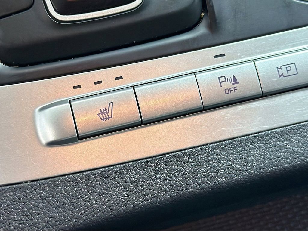 Used 2023 Kia Carnival LX FWD image 20