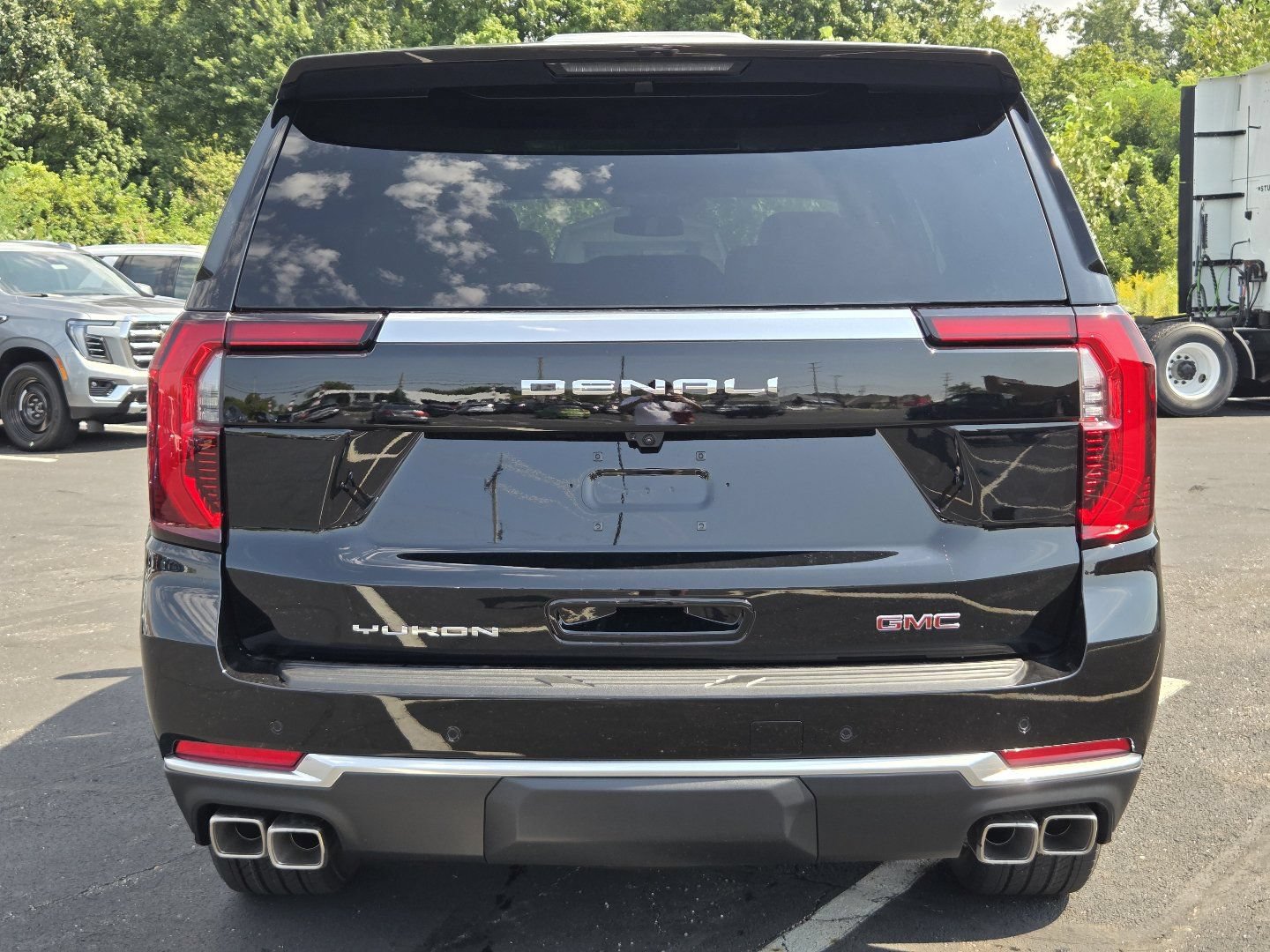 New 2026 GMC Yukon Denali w/ Sun & Power Step Package AWD/4WD image 17