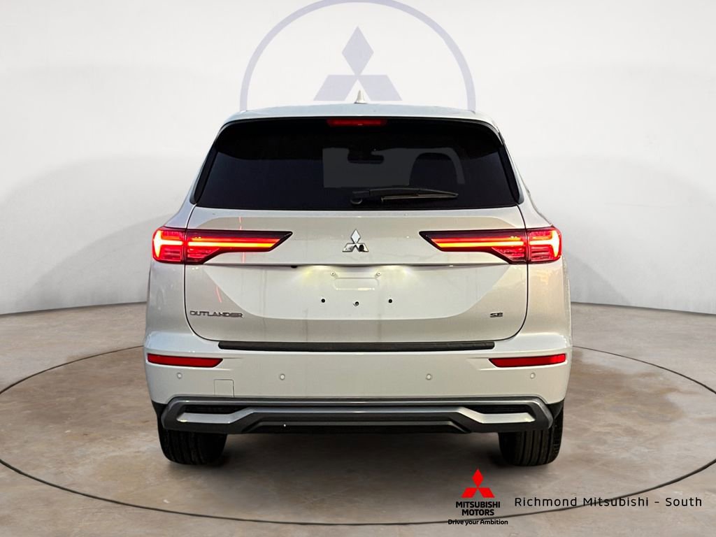 New 2026 Mitsubishi Outlander SE image 4