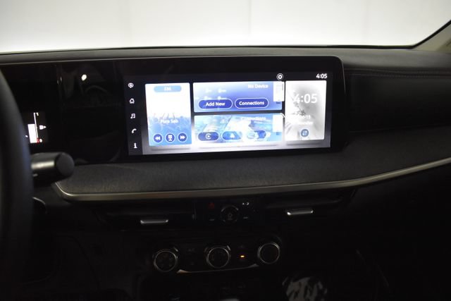 Certified 2025 Nissan Kicks SV AWD/4WD image 17