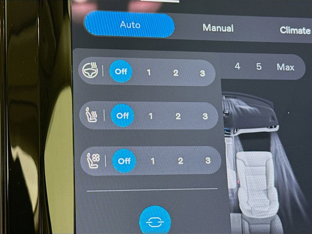 Used 2025 Volvo XC60 T8 Ultra w/ Protection Package Premier image 22