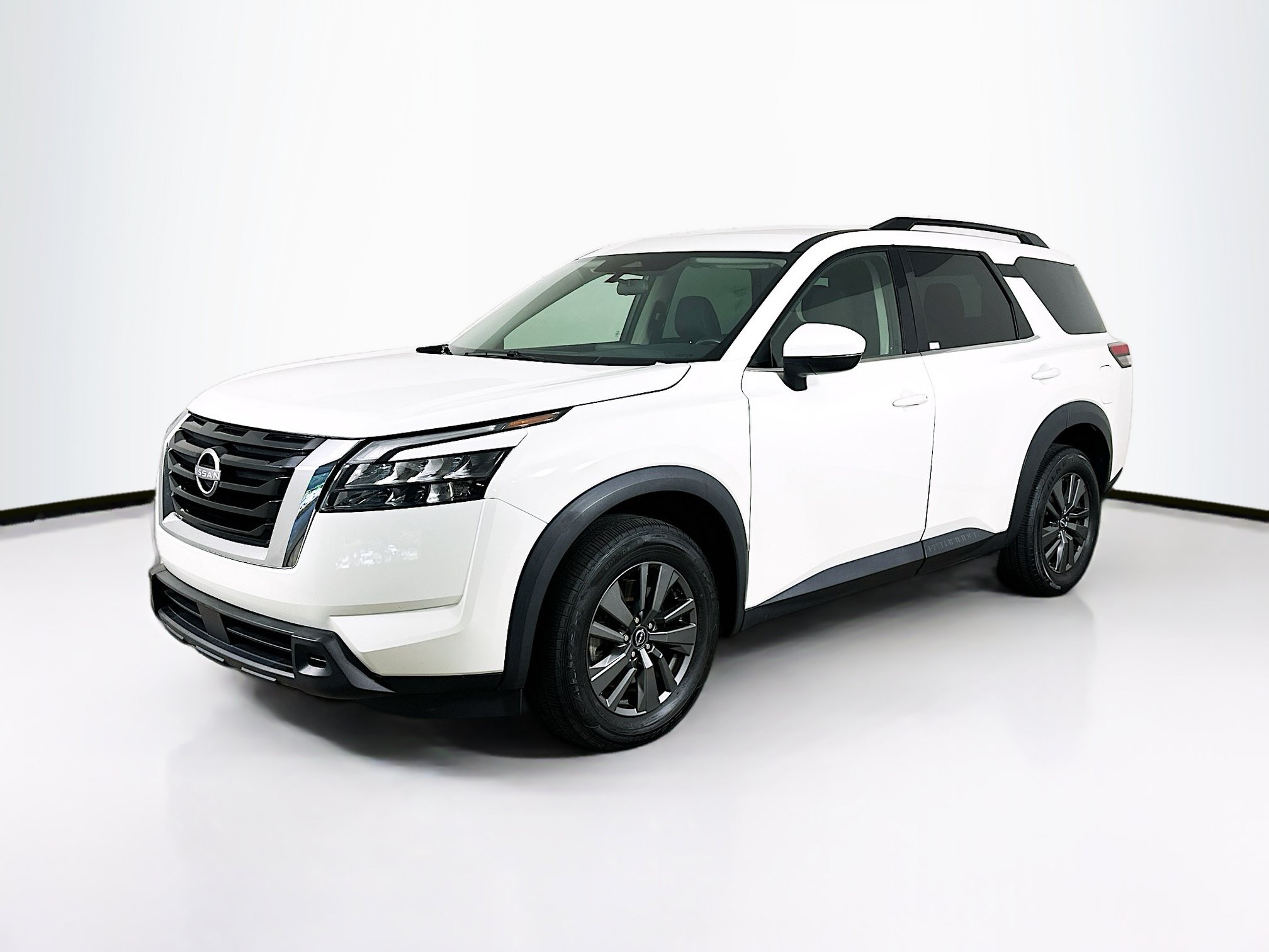 Used 2023 Nissan Pathfinder SV AWD/4WD image 3