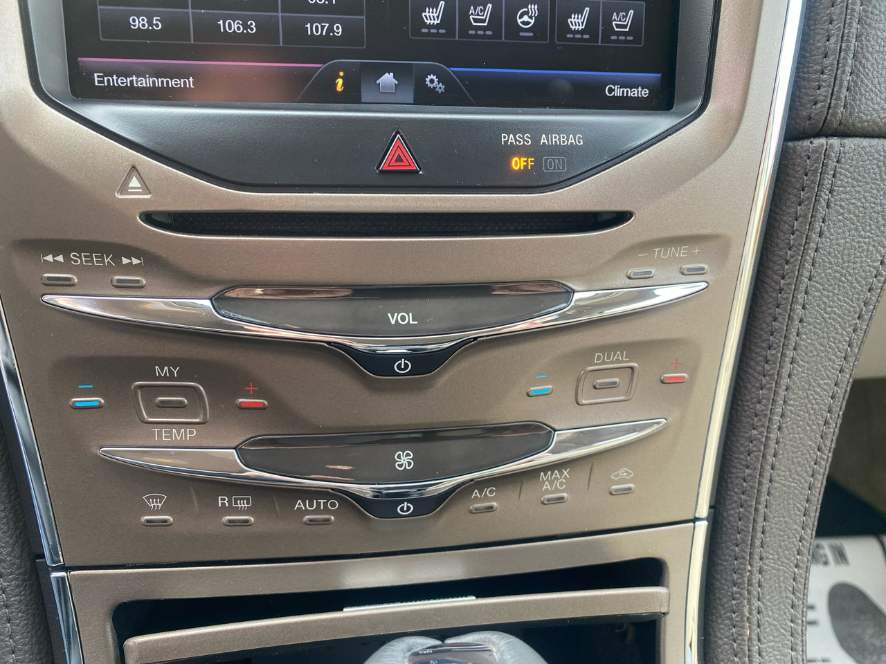 Used 2015 Lincoln MKX FWD w/ Equipment Group 101A image 20