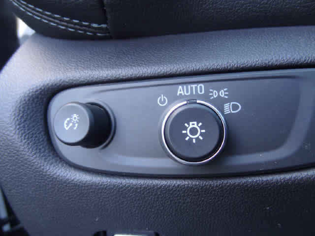 Used 2020 Chevrolet Blazer LT FWD image 17