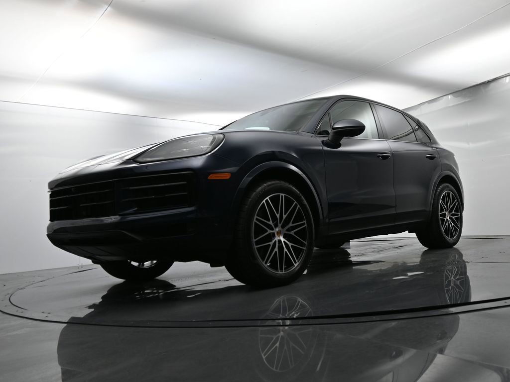 Used 2025 Porsche Cayenne image 44