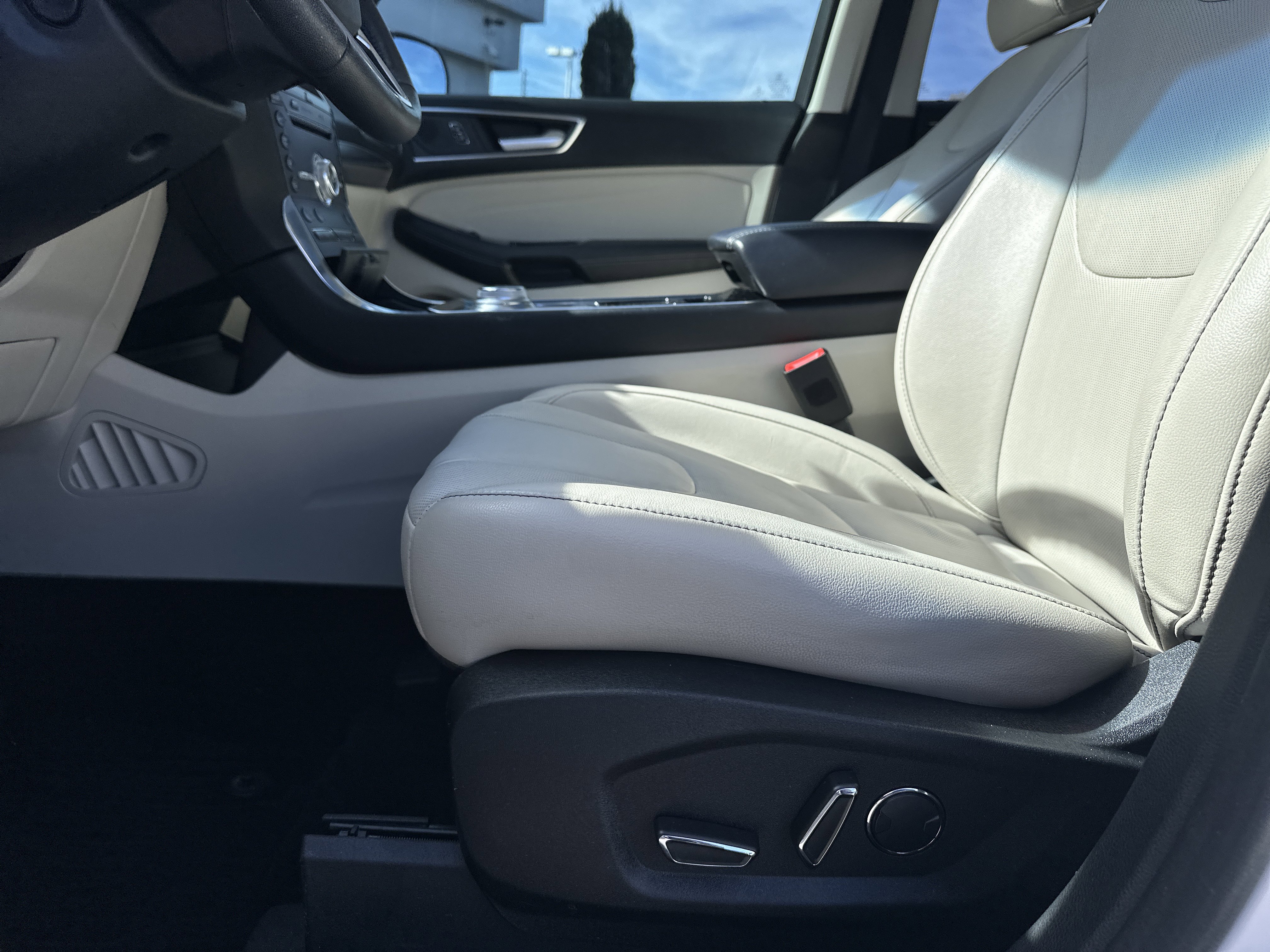 Used 2019 Ford Edge Titanium w/ Equipment Group 301A image 11